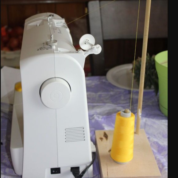 Maxi Lock 2 Spools of Mocha al Fudge Serger/ Sewing Machine Polyester Thread - Picture 6 of 7